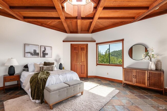 Building Photo - 1100 Bayhills Dr