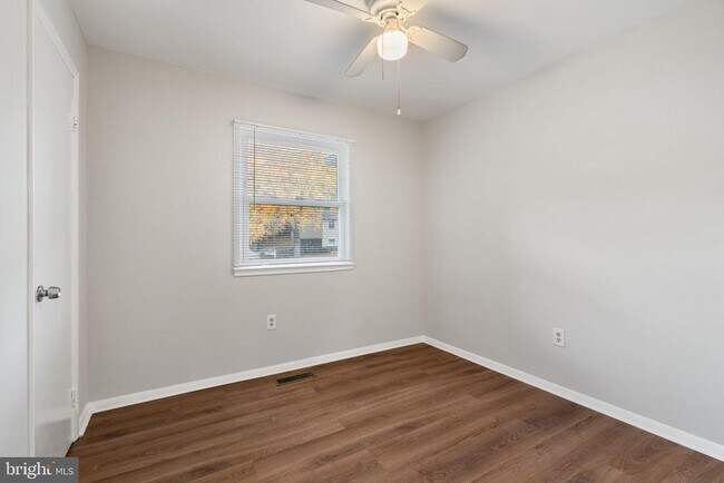 Building Photo - 4421 Kenwood Dr