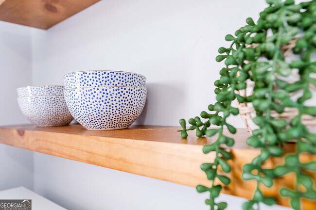 Building Photo - 111 E Screven St