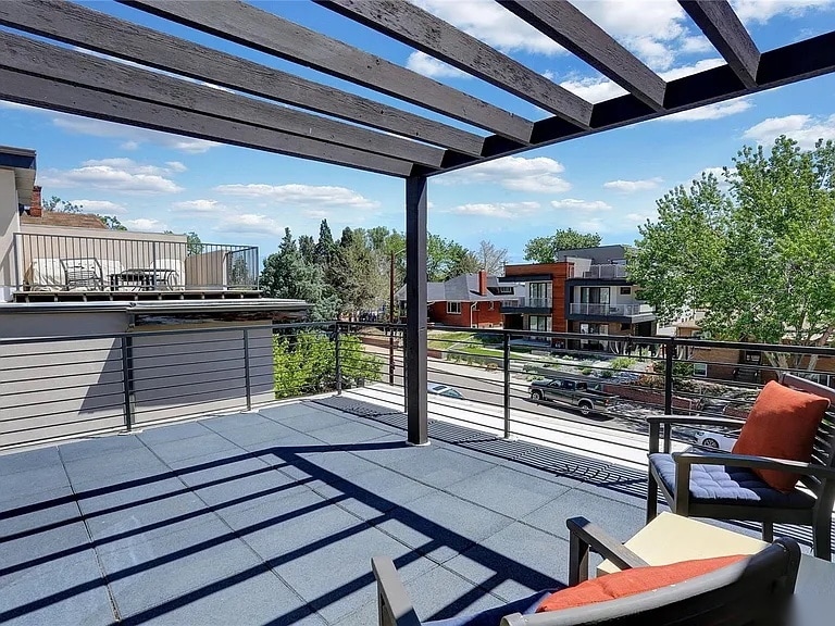 Building Photo - 2713 Grove St