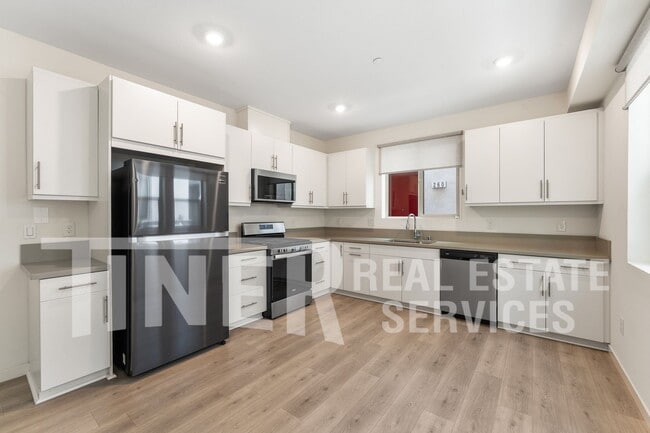 Building Photo - 266 Box Lane-