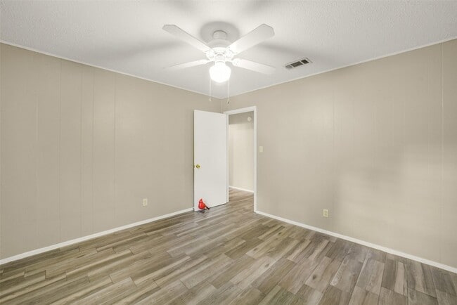 Building Photo - 23807 Red Oak Dr