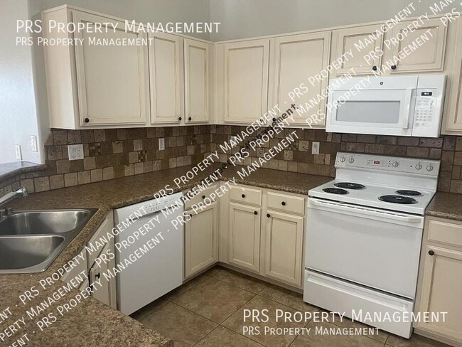 Building Photo - 2152 W Myrtle Dr