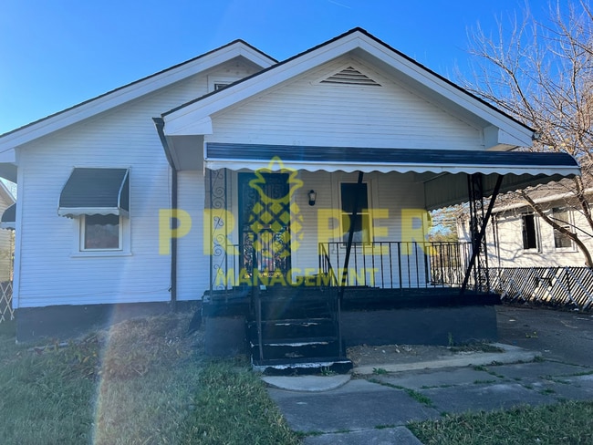 Primary Photo - 3 bedrooms 1 bathroom house