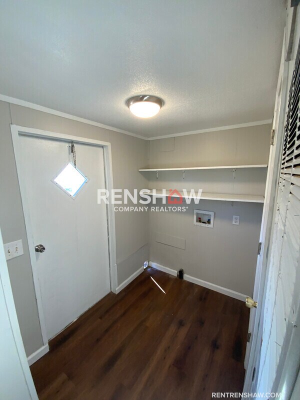 Building Photo - 122 N West St