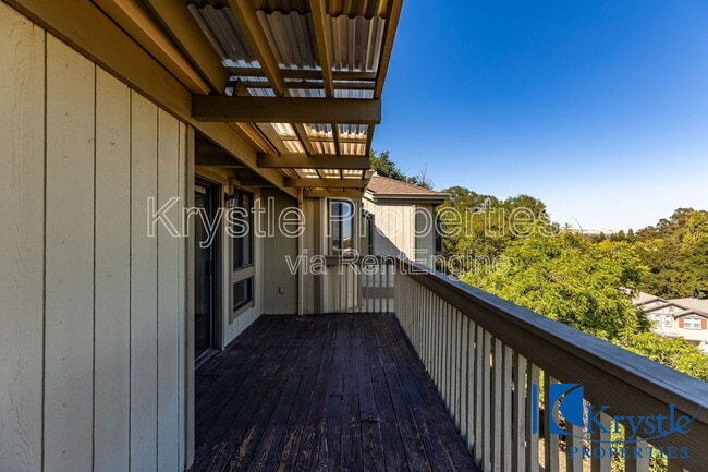 Building Photo - 20 Knoll Dr