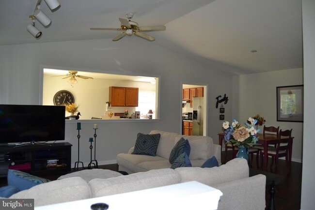 Building Photo - 110 Stoneham Dr