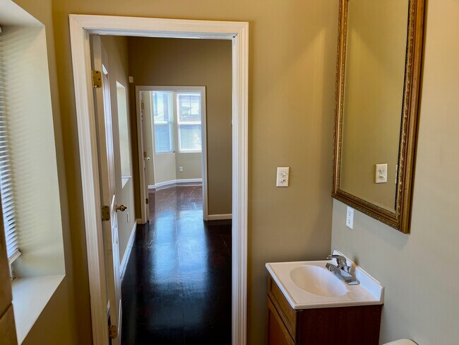 Building Photo - 105 W Market St