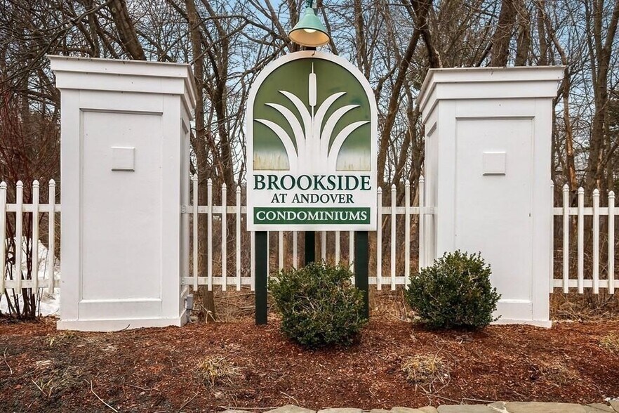 Building Photo - 651 Brookside Dr
