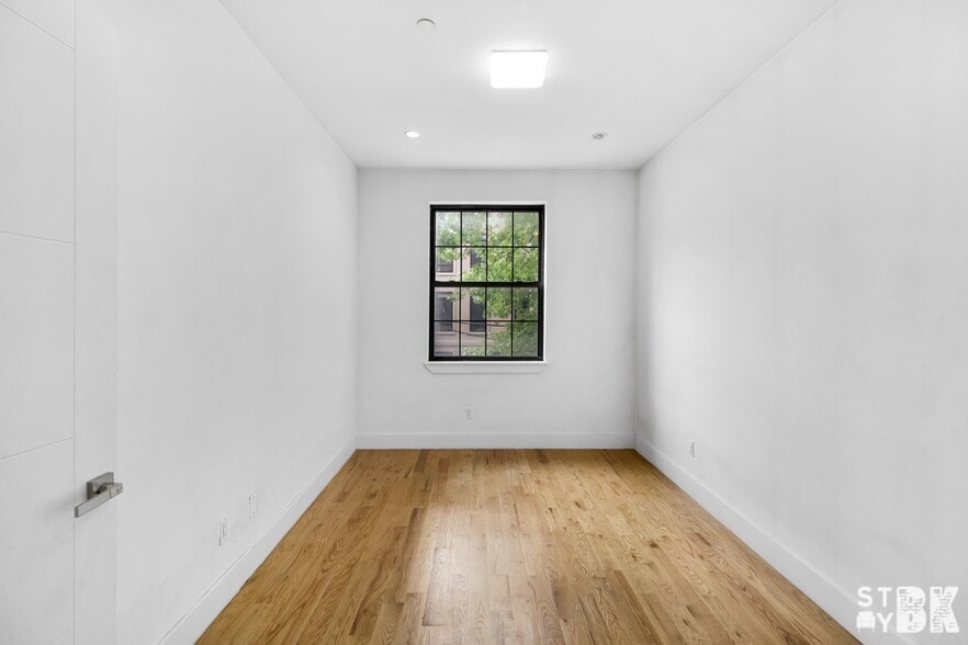 Building Photo - 37 Lexington Ave