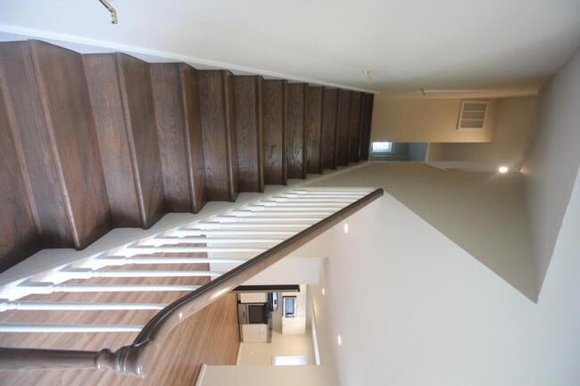 Building Photo - 10717 Maple St