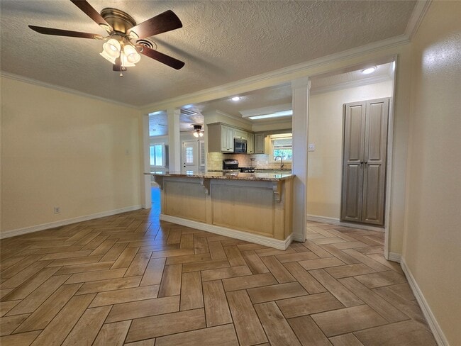 Building Photo - 2527 Willowby Dr