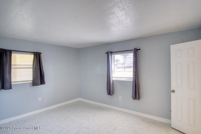 Building Photo - 130 Roosevelt Ave