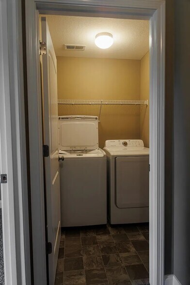 Building Photo - 1775 Spring Water Dr