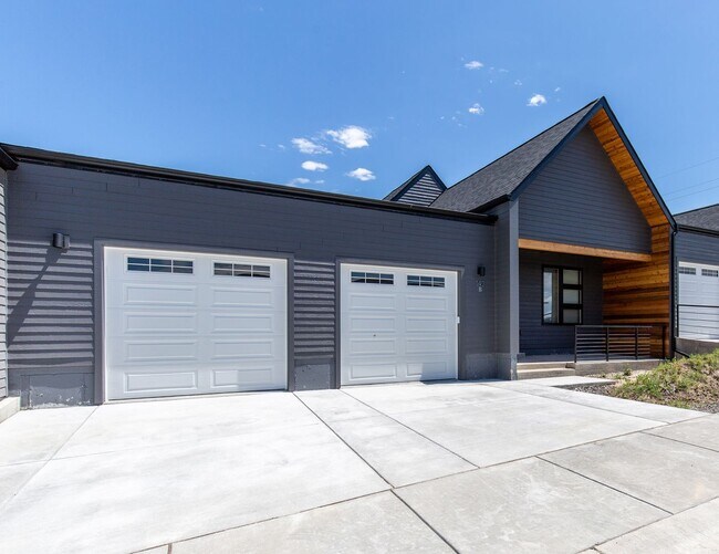 Building Photo - Beautiful Newer Condo near Monforton School
