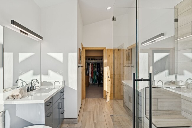 Building Photo - 6035 Mountain Ranch Dr