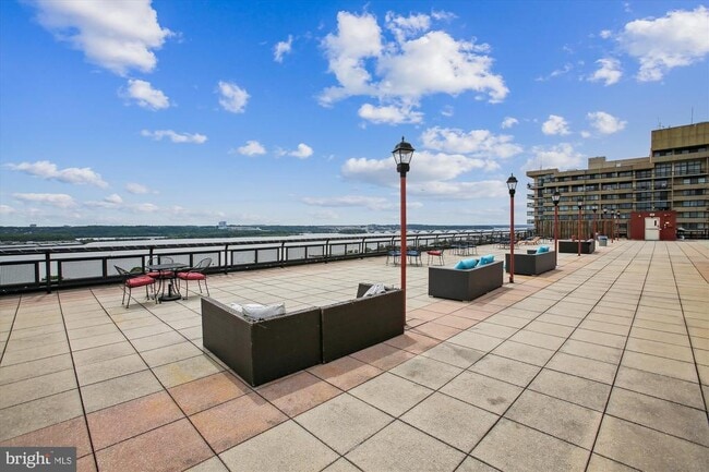 Building Photo - 801 S Pitt St