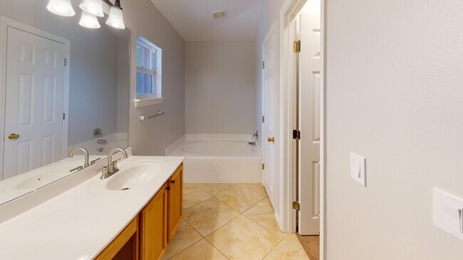 Building Photo - 1281 Berryhill Dr
