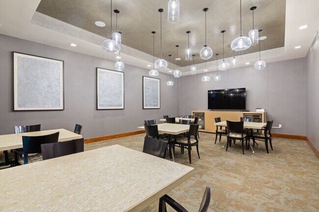 Building Photo - Luxury PH. Ocean Views. Resort Like Amenities