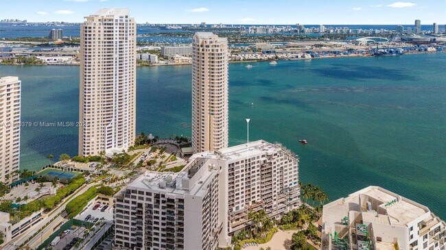 Building Photo - 540 Brickell Key Dr