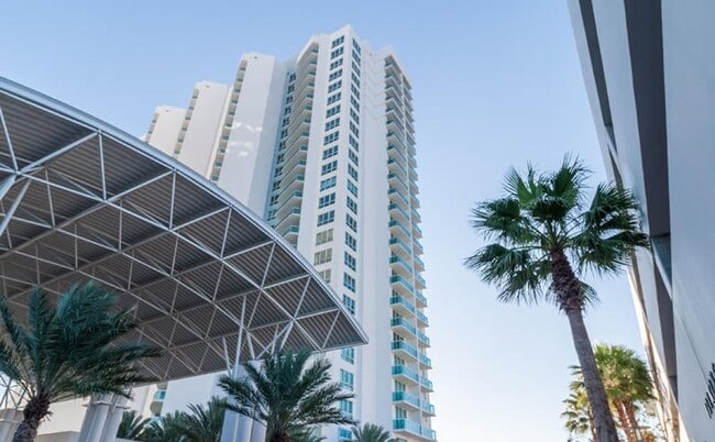 Building Photo - Direct riverfront 3 bedroom 3 bath