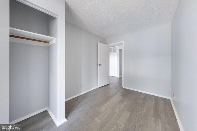 Building Photo - 2600 Indian Dr