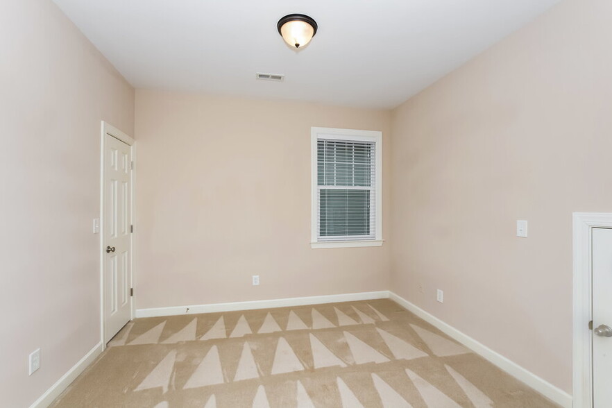 Building Photo - 8907 Arbor Creek Dr