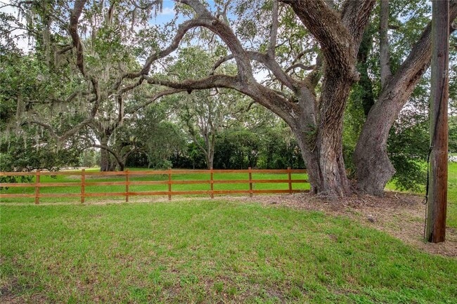 Building Photo - 7740 Lake Hatchineha Rd