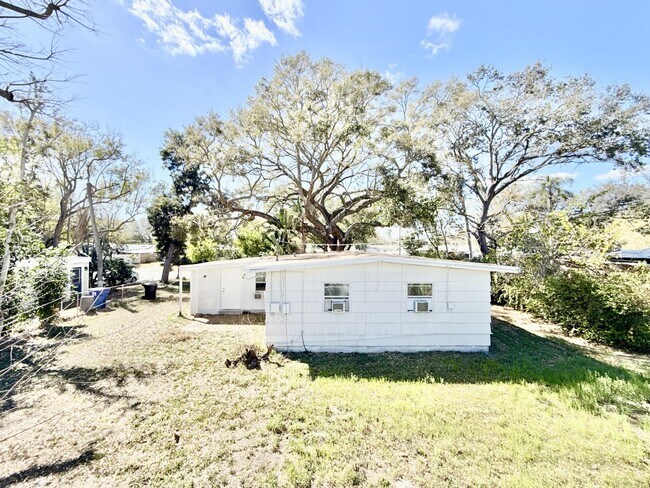 Building Photo - 7111 Onyx Dr N