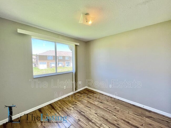 Building Photo - 327 Coconut Palm Way