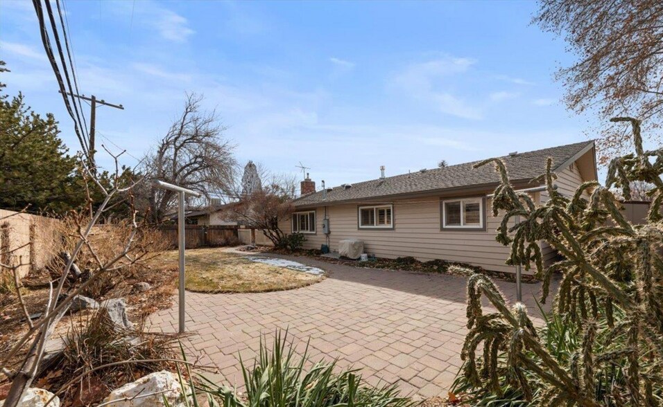 Building Photo - 900 Arleen Way