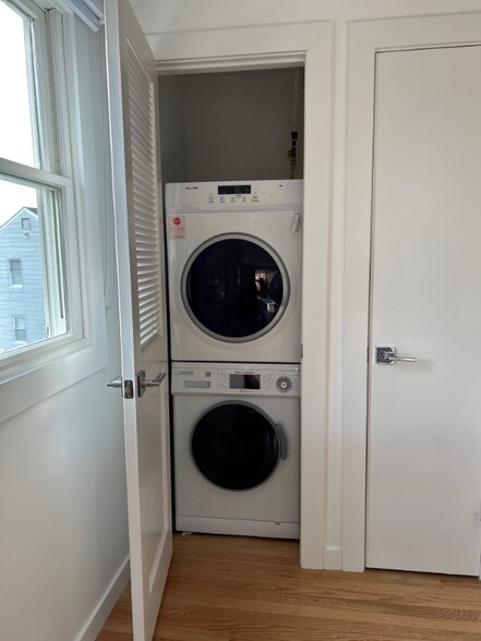 Building Photo - 39 Cedar Ave