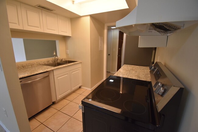 Building Photo - 2 Bed/2 Bath, 2nd Floor Condo at Marbeya C...