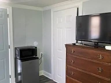 Building Photo - Fully furnished. Utilities included.