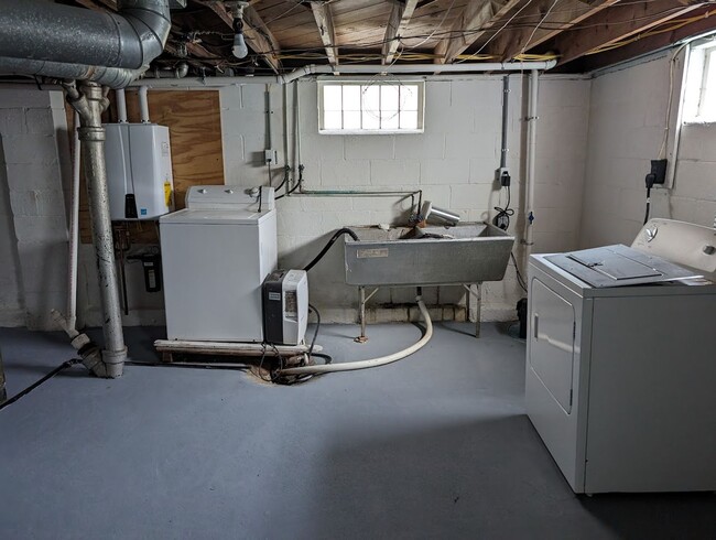 Building Photo - Charming 2-Bedroom Home in North Linden – ...