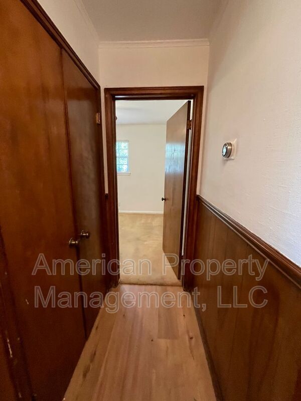 Building Photo - 5102 E 33rd St