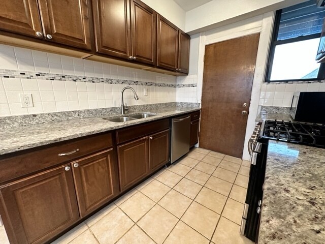 Building Photo - 5463 S Ingleside Ave