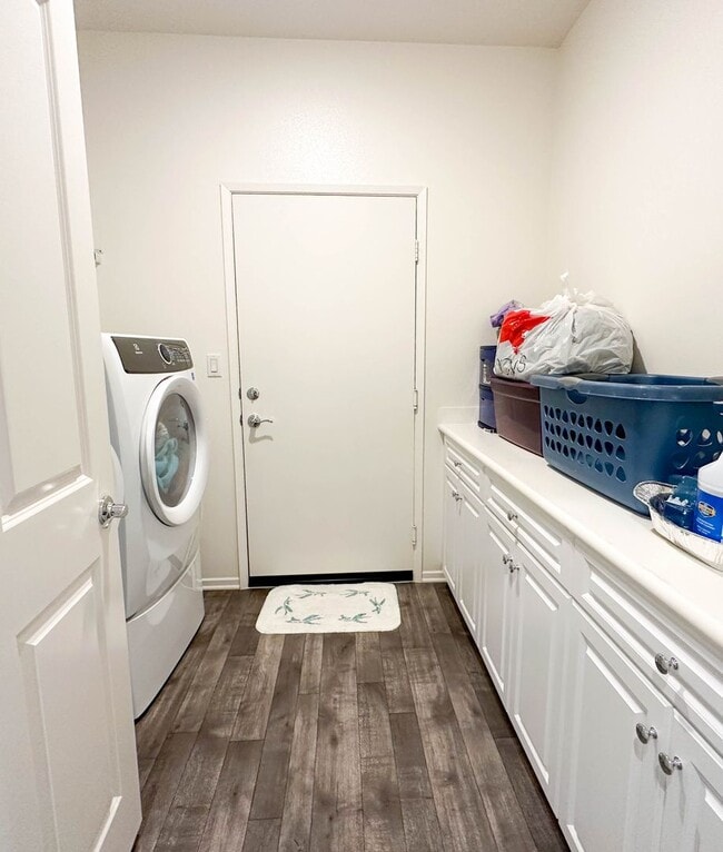 Building Photo - COMING SOON! * RARE OPPORTUNITY * SENIOR (55+) ROOM FOR RENT IN PRISTINE GATED COMMUNITY IN MENIFEE!