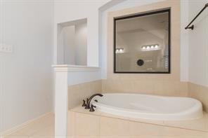 Building Photo - 6408 Canyon Crest Dr