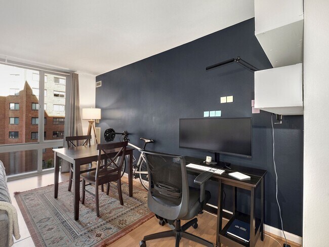 Building Photo - 950 25th St NW