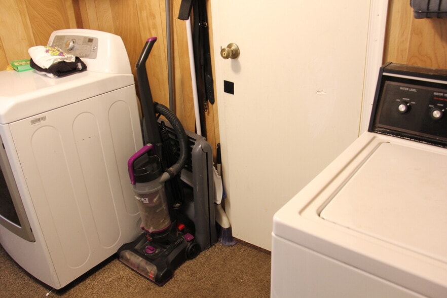 Building Photo - 3851 Spiker Ln