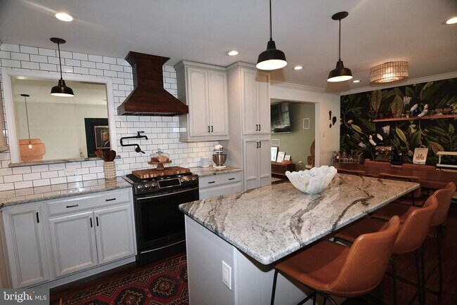 Building Photo - 1 Orchard Ln