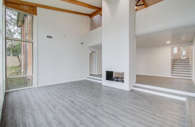 Building Photo - 417 Brook Hollow Dr