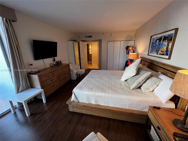 Building Photo - 19707 Turnberry Way