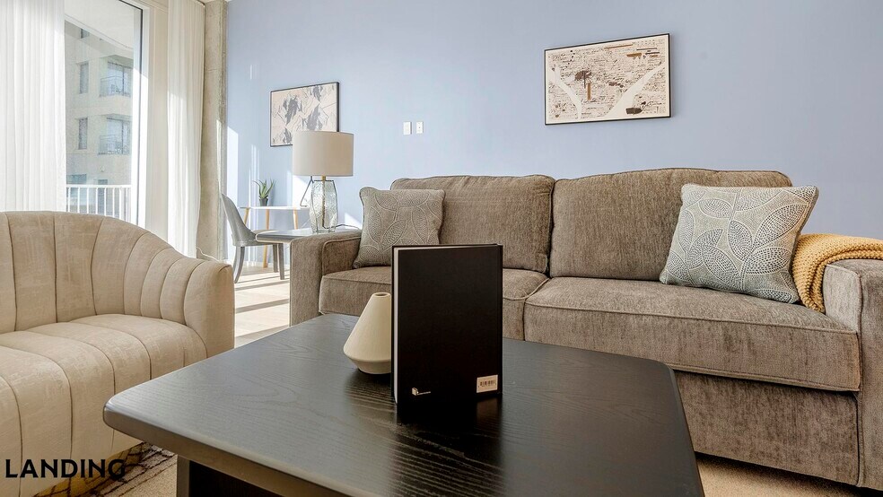 Building Photo - 143 E Commerce St