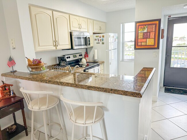 Building Photo - 2222 N Cypress Bend Dr