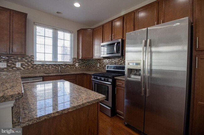 Building Photo - 522 Jurgensen Pl
