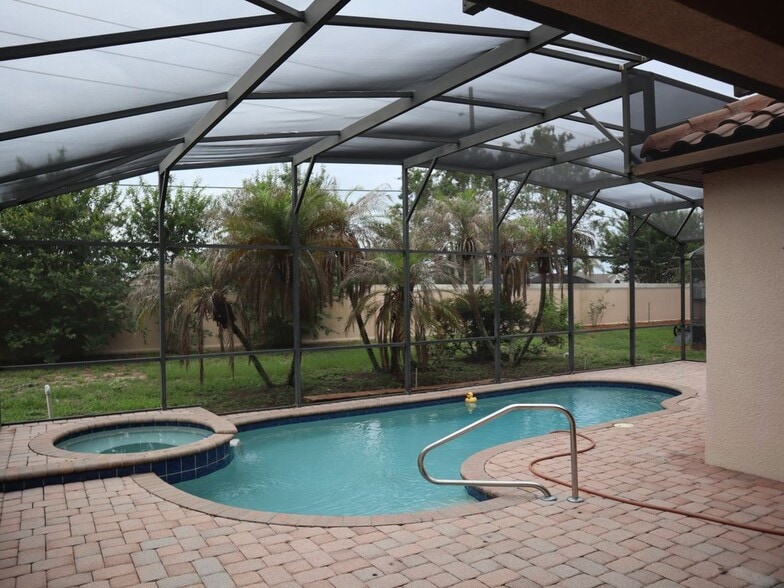 Building Photo - 305 Villa Sorrento Cir