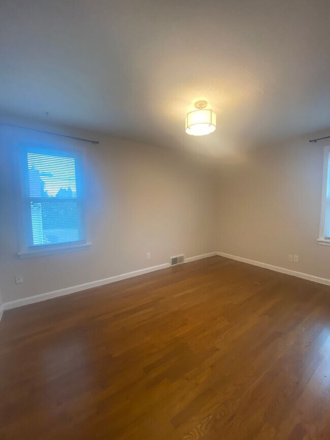 Building Photo - Audubon-Downriver Neighborhood 3+ bedroom, 1 bath corner lot with large, fenced yard