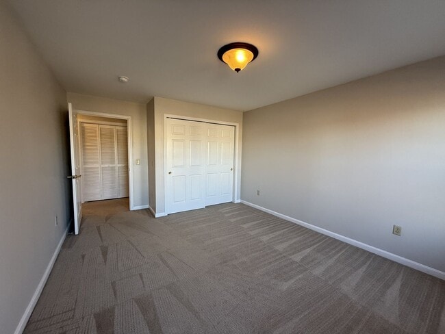 Building Photo - Three Bedroom Condo in Tradition Point